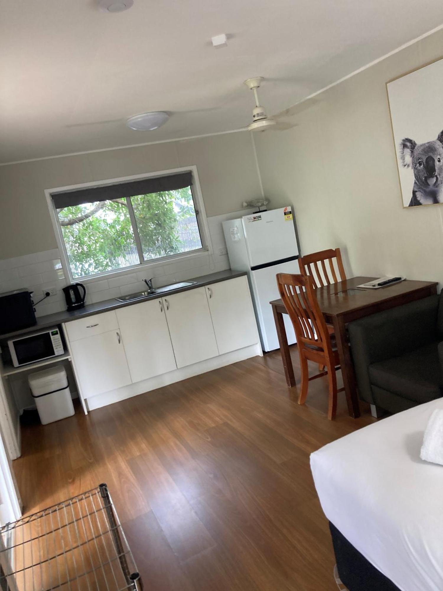 Bush Village Holiday Cabins แอร์ลีบีช ภายนอก รูปภาพ